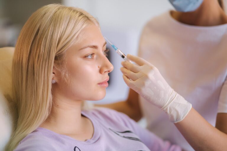De ce nu rezistă acidul hialuronic? Explicația medicului estetician